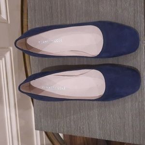 NWOT Keneth Cole Navy Suede Pump